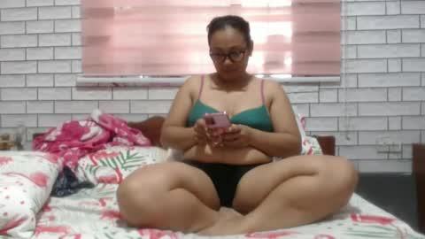 Snapshot of lovelyquey chatting on March 7, 4:35 am Angelquey online show from March 7, 4:35 am