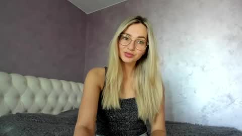 Lovely Rose online show from March 8, 8:11 am