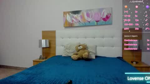 Snapshot of lovelysophie3 chatting on October 27, 3:54 am Sophia online show from October 27, 3:54 am