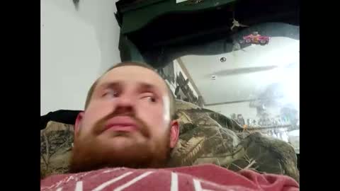 Snapshot of lovepussy98xb chatting on October 17, 12:25 am lovepussy98xb online show from October 17, 12:25 am