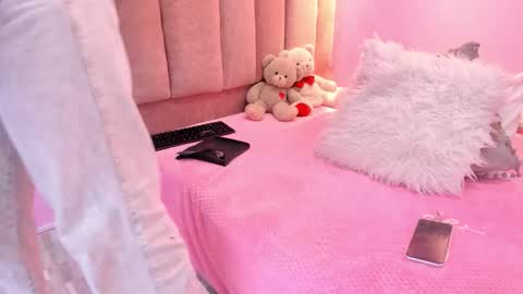 L O V E  online show from October 9, 11:41 am