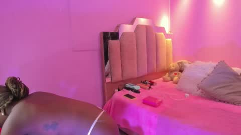 L O V E  online show from January 11, 12:10 pm