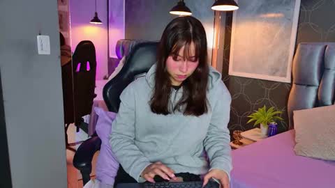 Snapshot of lovequinn_mjs chatting on November 15, 9:11 pm Love online show from November 15, 9:11 pm