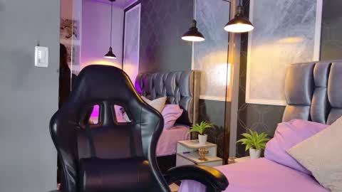 Snapshot of lovequinn_mjs chatting on November 24, 9:03 pm Love online show from November 24, 9:03 pm