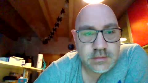 lover010983 online show from March 11, 5:49 am