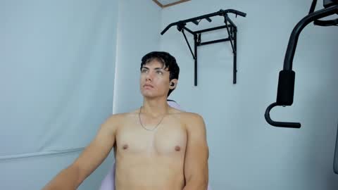 Snapshot of lover_fitnessboy chatting on December 29, 11:50 am kevin online show from December 29, 11:50 am