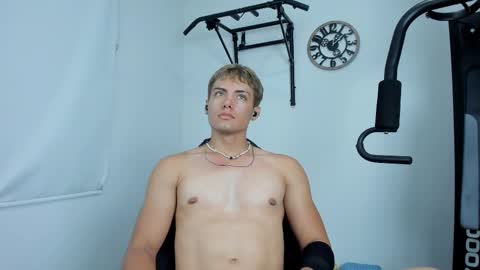 Snapshot of lover_fitnessboy chatting on March 7, 5:08 am kevin online show from March 7, 5:08 am