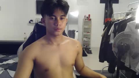 Snapshot of loverboyph04 chatting on October 15, 5:02 pm loverboyph04 online show from October 15, 5:02 pm