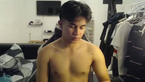 Snapshot of loverboyph04 chatting on October 20, 4:46 am loverboyph04 online show from October 20, 4:46 am