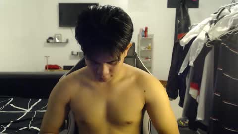 Snapshot of loverboyph04 chatting on October 24, 3:58 am loverboyph04 online show from October 24, 3:58 am