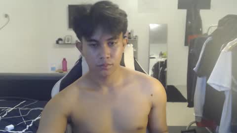 Snapshot of loverboyph04 chatting on November 19, 5:51 am loverboyph04 online show from November 19, 5:51 am