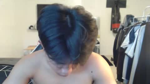 Snapshot of loverboyph04 chatting on November 22, 1:04 am loverboyph04 online show from November 22, 1:04 am