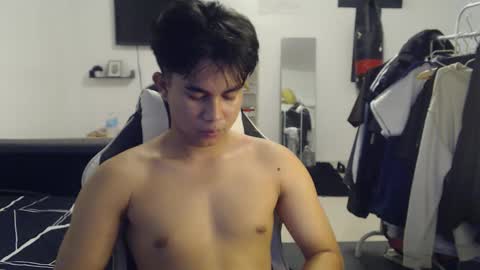 Snapshot of loverboyph04 chatting on November 24, 12:54 am loverboyph04 online show from November 24, 12:54 am