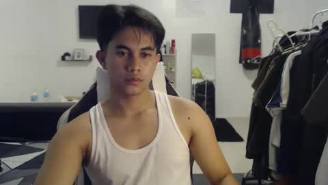 Snapshot of loverboyph04 chatting on November 25, 9:31 am loverboyph04 online show from November 25, 9:31 am