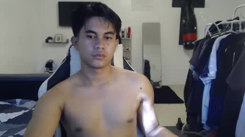 Snapshot of loverboyph04 chatting on November 26, 12:55 am loverboyph04 online show from November 26, 12:55 am