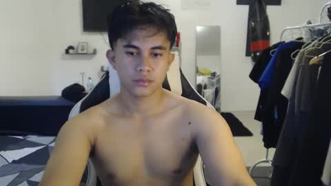 Snapshot of loverboyph04 chatting on November 28, 7:00 am loverboyph04 online show from November 28, 7:00 am