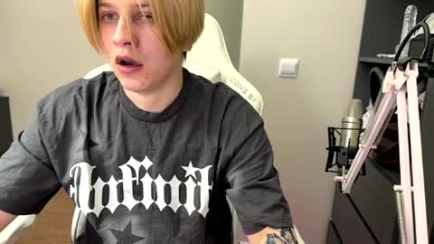 Snapshot of loverria chatting on April 3, 11:30 am loverria online show from April 3, 11:30 am