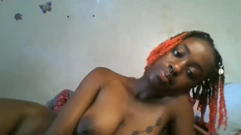 Snapshot of lovers_oncam chatting on April 6, 4:57 am RedJoy online show from April 6, 4:57 am