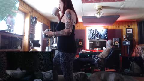 Snapshot of loversinadangeroustime2024 chatting on February 16, 6:15 pm Drake Sara online show from February 16, 6:15 pm