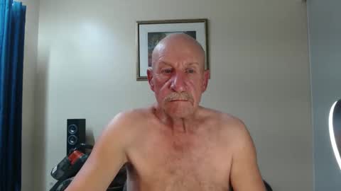 Lovesblackazz online show from April 18, 8:18 am