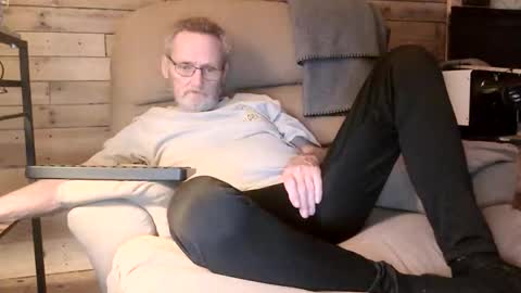 Snapshot of lovesex6565 chatting on April 6, 11:38 pm just here to have fun and cum online show from April 6, 11:38 pm