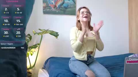 Snapshot of loveskingdom chatting on December 3, 9:24 pm LovesKingdom online show from December 3, 9:24 pm