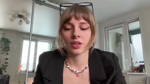 lovesstation online show from February 26, 1:21 pm