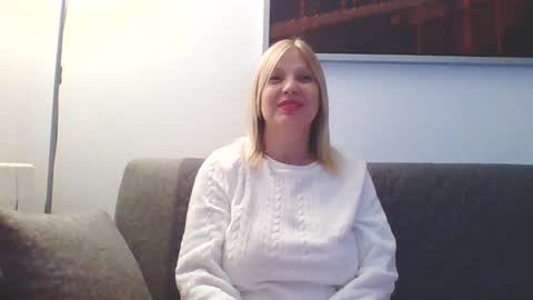 Snapshot of lovestar544963 chatting on December 4, 12:41 am Marlyn online show from December 4, 12:41 am