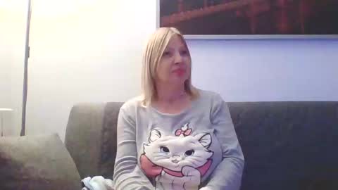 Snapshot of lovestar544963 chatting on December 4, 9:13 pm Marlyn online show from December 4, 9:13 pm