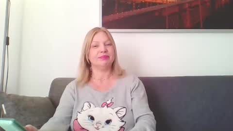 Snapshot of lovestar544963 chatting on December 7, 1:29 pm Marlyn online show from December 7, 1:29 pm