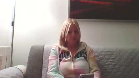 Snapshot of lovestar544963 chatting on February 20, 9:15 pm Marlyn online show from February 20, 9:15 pm