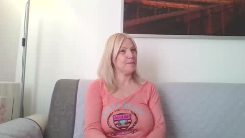 Snapshot of lovestar544963 chatting on February 21, 2:18 pm Marlyn online show from February 21, 2:18 pm