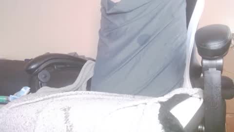 lovetobeused online show from November 30, 4:11 pm