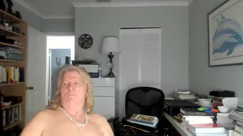 Snapshot of lovestylistwomen chatting on October 18, 3:09 am Michael online show from October 18, 3:09 am