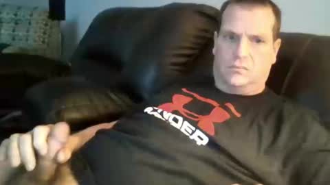 lovetocum37 online show from March 25, 5:30 pm