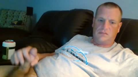 Snapshot of lovetocum37 chatting on June 11, 2:22 am lovetocum37 online show from June 11, 2:22 am