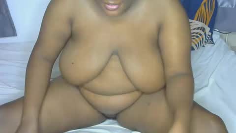 Snapshot of loveytiana chatting on February 5, 3:11 am loveytiana online show from February 5, 3:11 am