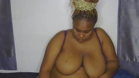 Snapshot of loveytiana chatting on February 24, 6:11 am loveytiana online show from February 24, 6:11 am