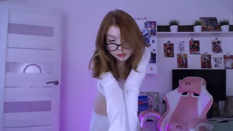 Snapshot of lower_angel chatting on December 13, 9:20 pm Loly online show from December 13, 9:20 pm