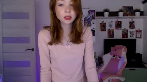 Snapshot of lower_angel chatting on December 21, 8:10 pm Loly online show from December 21, 8:10 pm