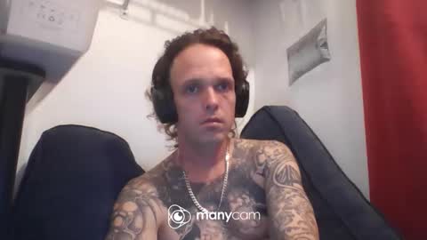 Snapshot of lowkey7486 chatting on February 12, 11:49 am Lowkey online show from February 12, 11:49 am