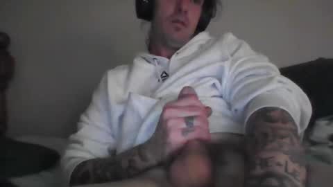 Snapshot of lowkey7486 chatting on February 25, 11:09 am Lowkey online show from February 25, 11:09 am