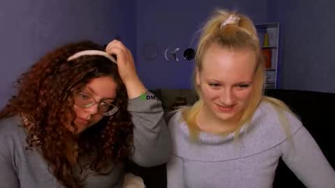 Snapshot of loya_best chatting on November 24, 9:20 am loya_best online show from November 24, 9:20 am