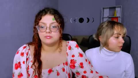 Snapshot of loya_best chatting on November 27, 1:35 pm loya_best online show from November 27, 1:35 pm