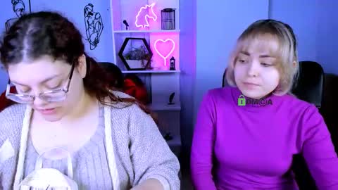 Snapshot of loya_best chatting on December 1, 6:40 am loya_best online show from December 1, 6:40 am