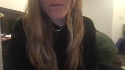 Snapshot of lozivelle chatting on December 4, 2:10 am lozivelle online show from December 4, 2:10 am