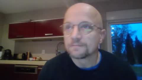 Snapshot of lrda49 chatting on December 4, 7:17 am Espigle online show from December 4, 7:17 am