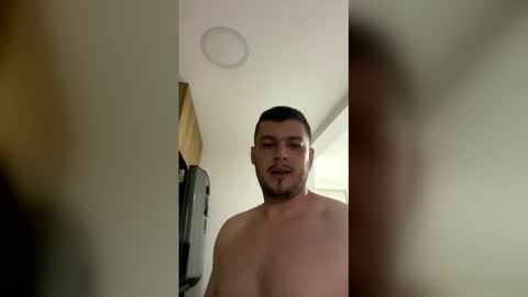 Snapshot of lu581764 chatting on February 8, 11:46 am lu581764 online show from February 8, 11:46 am