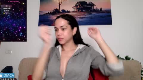 Snapshot of luara_ chatting on November 17, 8:53 am luara_ online show from November 17, 8:53 am