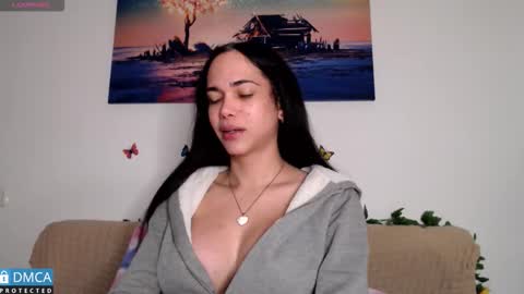 luara_ online show from January 8, 3:36 pm
